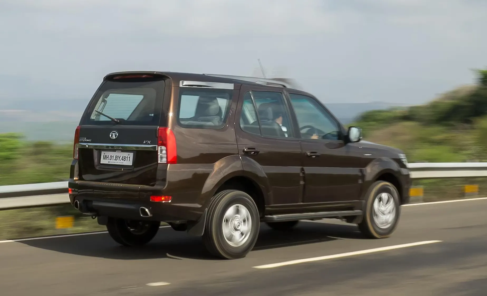 Tata Safari Storme Images Interior Exterior Photo Gallery