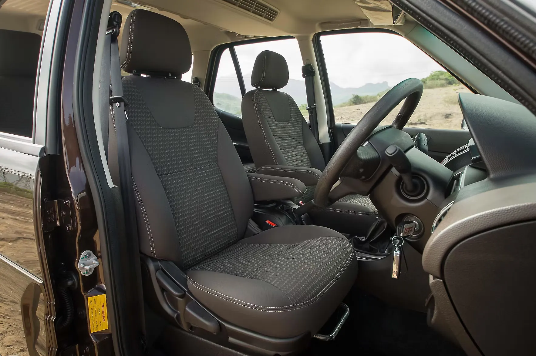 Tata Safari Storme Images Interior Exterior Photo Gallery
