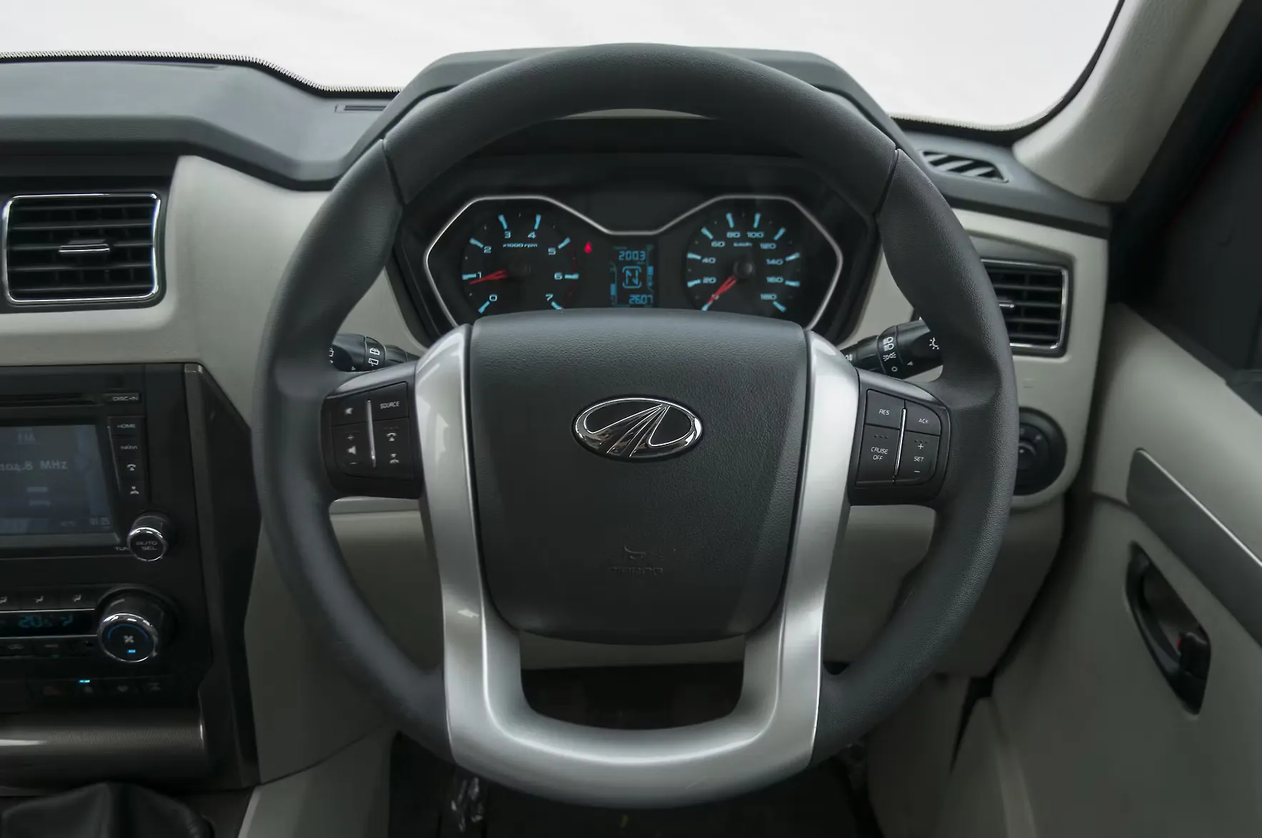 Mahindra Scorpio [20142017] Photo, Steering Wheel Image CarWale