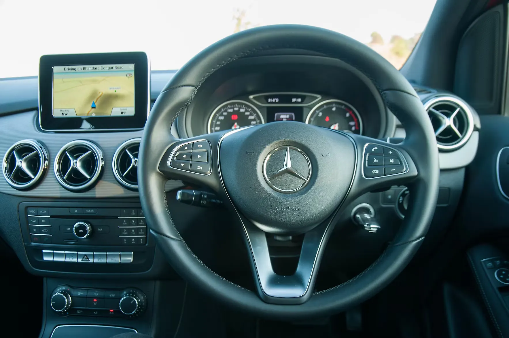 MercedesBenz BClass Photo, Mercedes Benz B Class Steering Wheel Image
