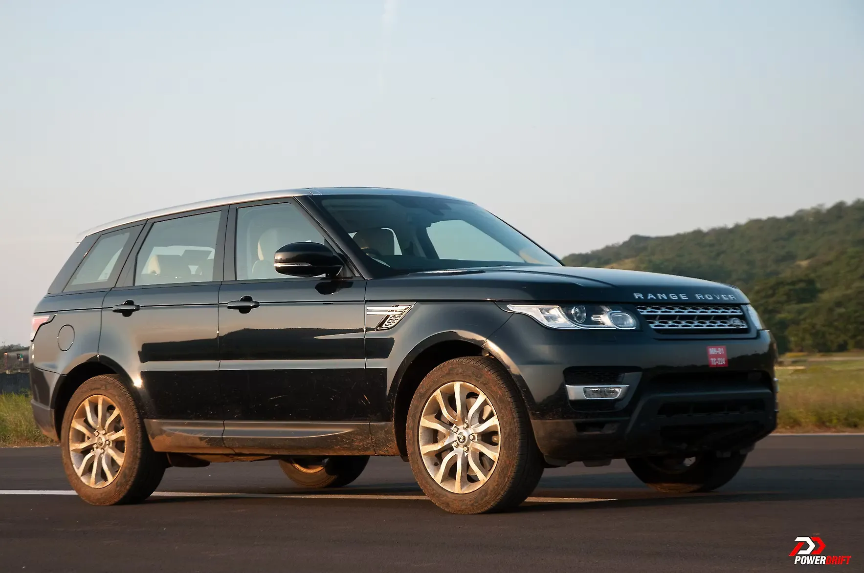 Land Rover Range Rover Sport 13 18 Sdv6 Hse Price In India Features Specs And Reviews Carwale