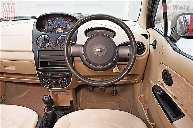 Chevrolet Spark vs Hyundai i10 vs Maruti Suzuki Estilo - CarWale Chevrolet Spark vs Hyundai i10 vs Maruti Suzuki Estilo - CarWale