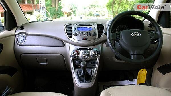 Hyundai I10 10 17 Images Interior Exterior Photo Gallery 30 Images Carwale