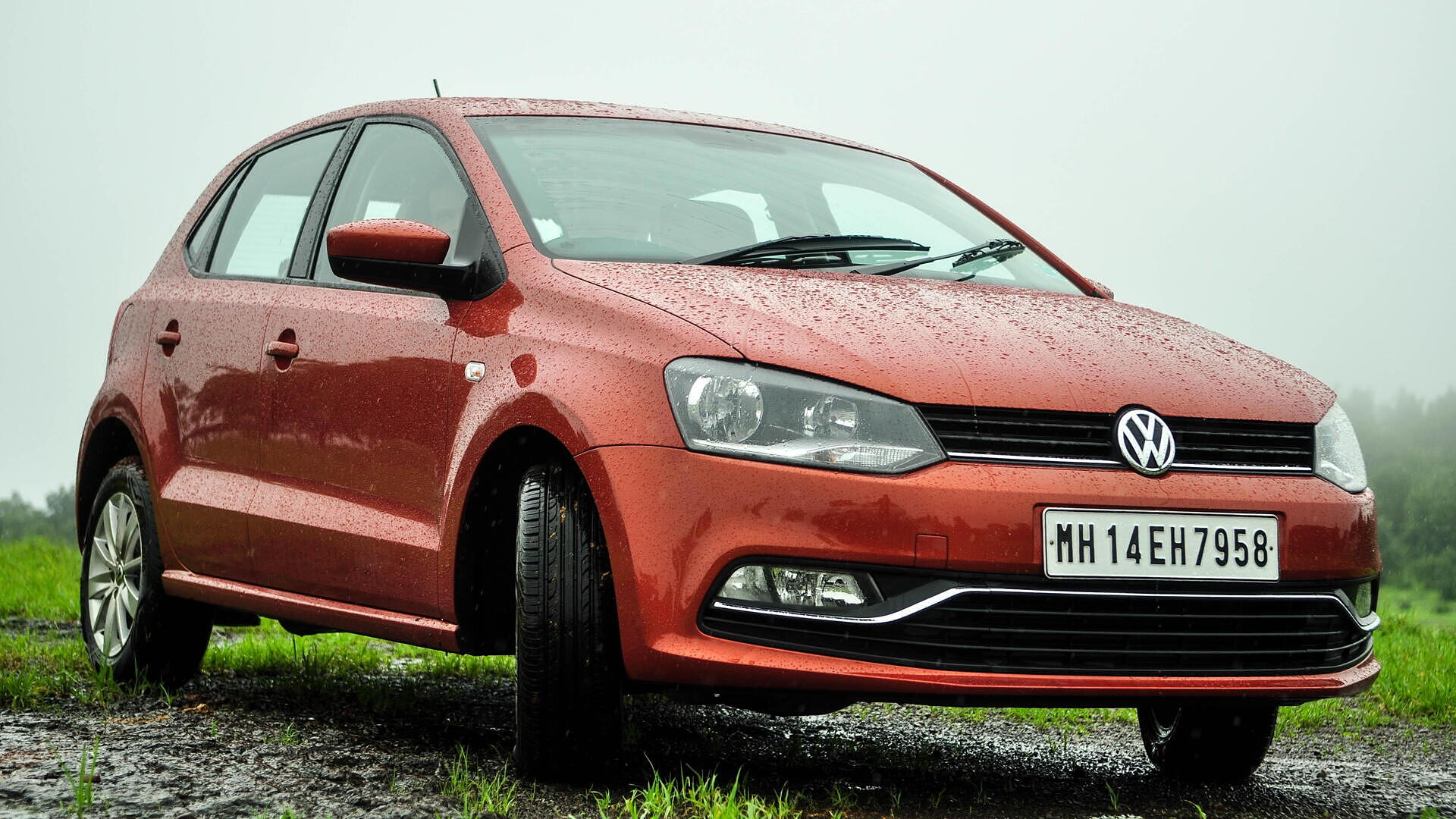 Polo [2014-2015] Right Front Three Quarter Polo [2014-2015] Photos in India - CarWale