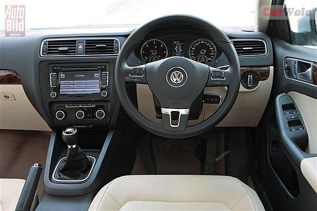 Toyota Corolla Altis Vs Volkswagen Jetta Carwale