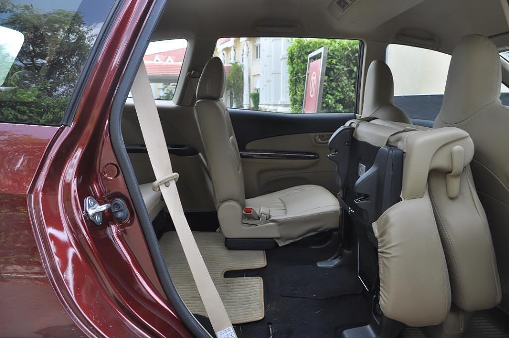 Honda Mobilio  Images  Interior  Exterior Photo Gallery 