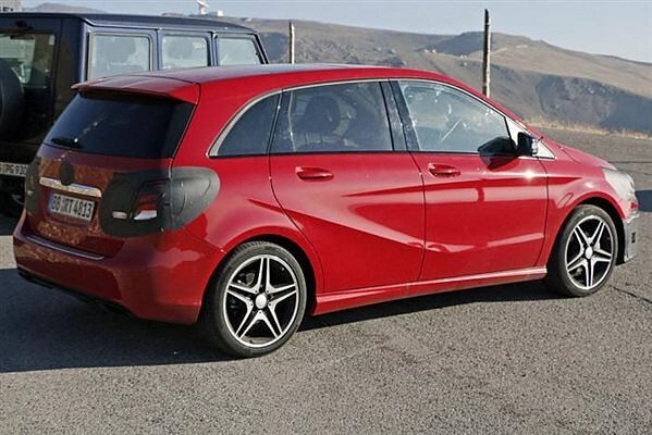 Mercedes-Benz B-Class Facelift Spied - CarWale