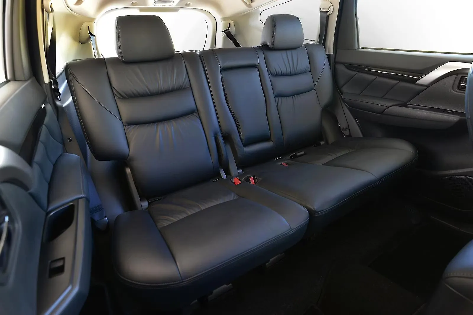 Mitsubishi Pajero Sport Photo Mitsubishi Pajero Interior