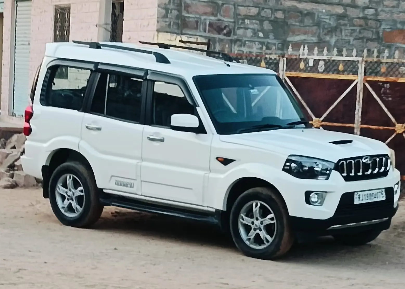 2015 Mahindra Scorpio S10