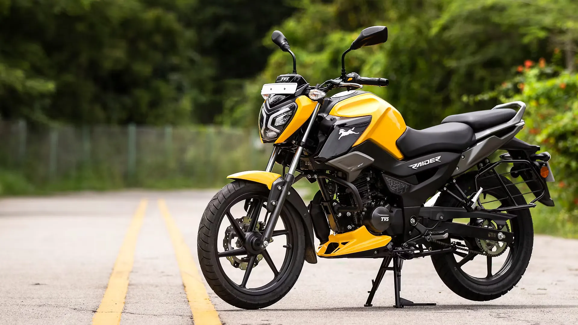 tvs raider 125 on road price