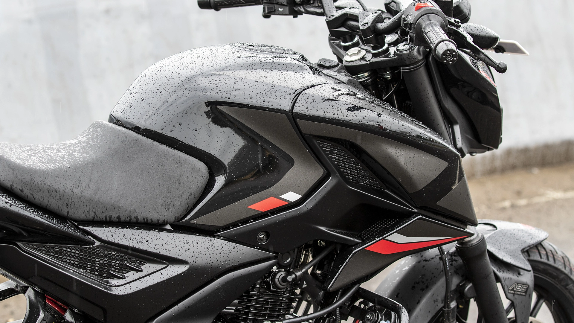 Bajaj Pulsar N160 Colours in India, 3 Pulsar N160 Colour Images - BikeWale