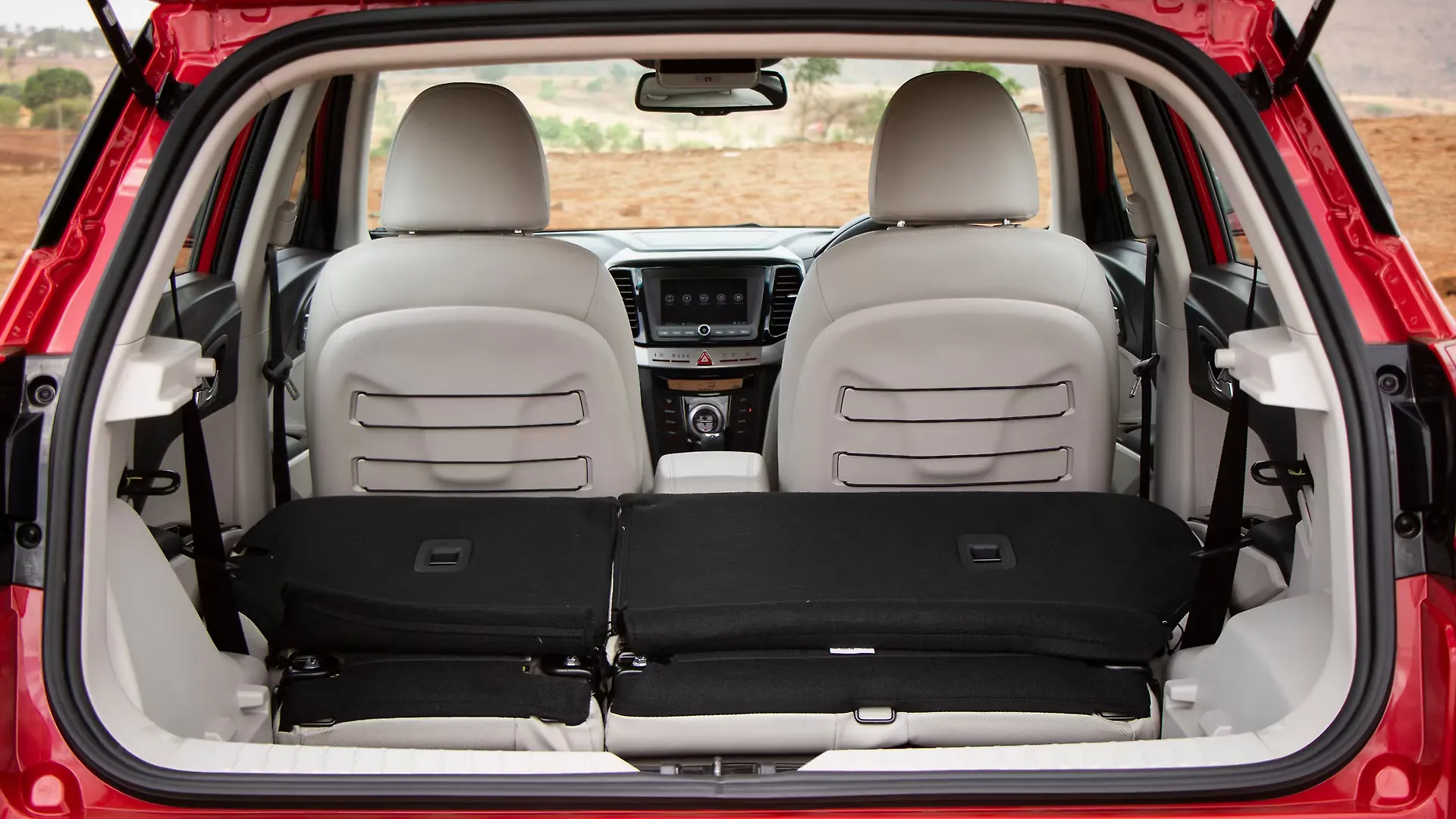 Mahindra Xuv300 Napoli Black Colour Xuv300 Colours In India Carwale