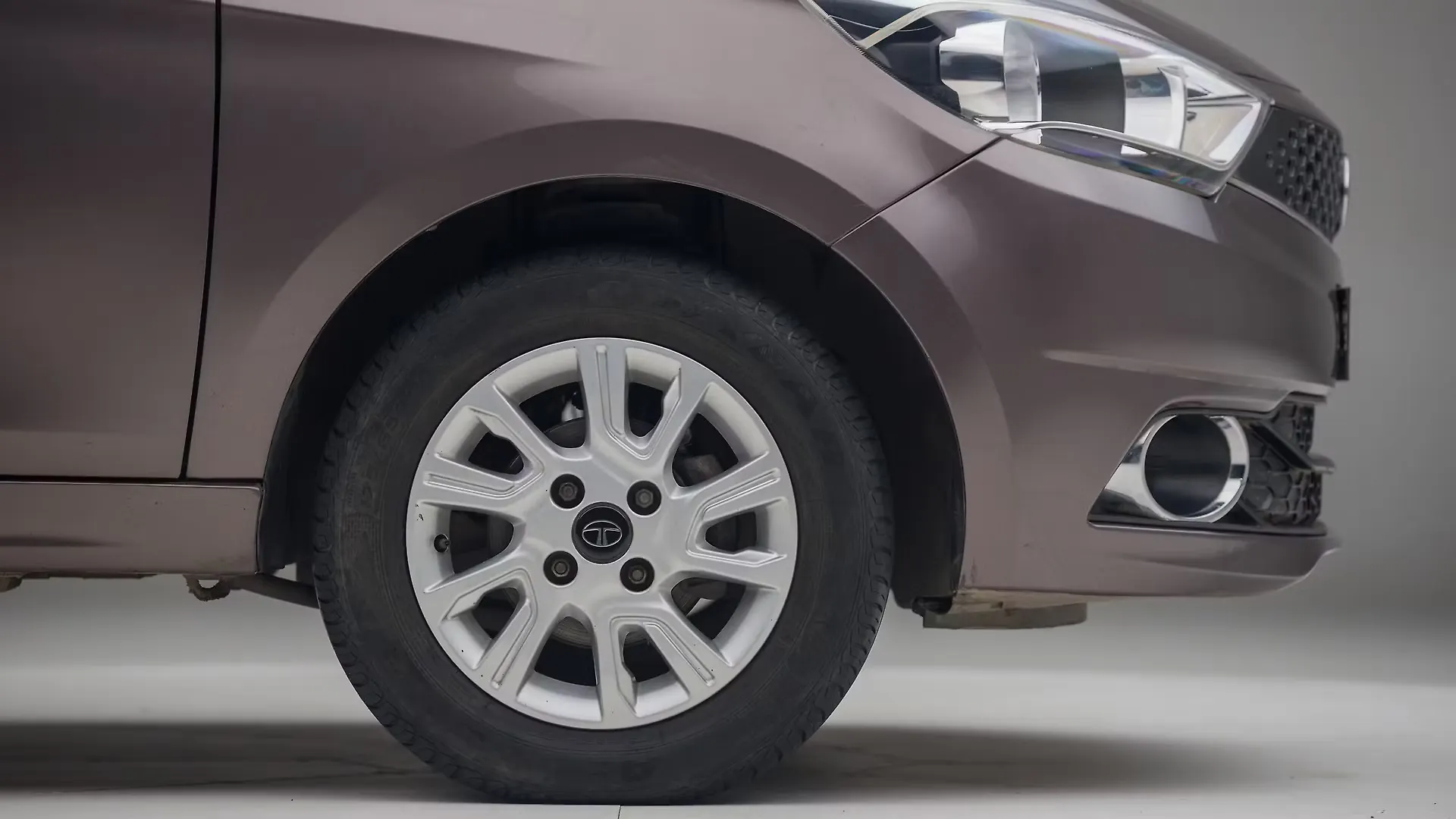 Tata Tiago Photo, tiago wheel Image CarWale