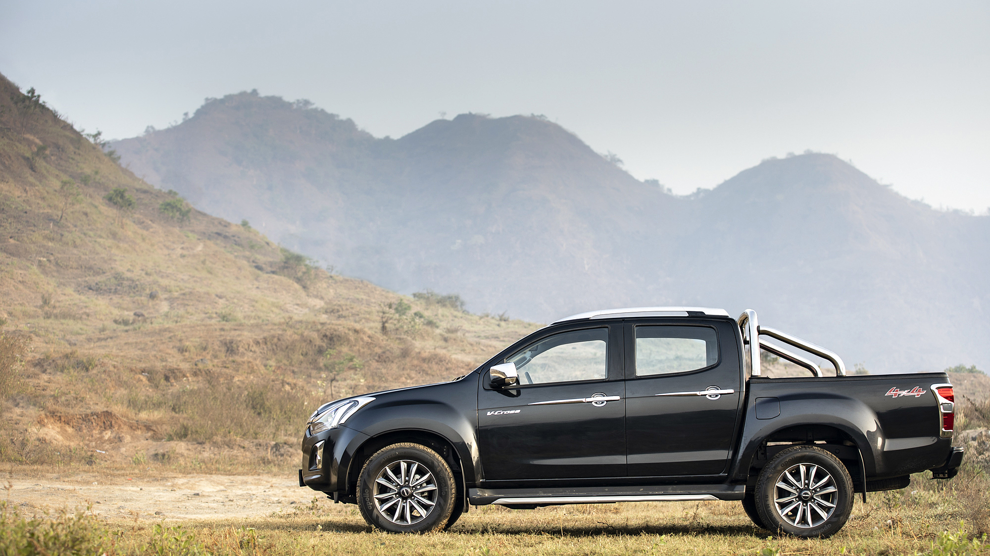 Isuzu D-Max Hi-Lander (D-Max Base Model) Price in India - Features, Specs  and Reviews - CarWale