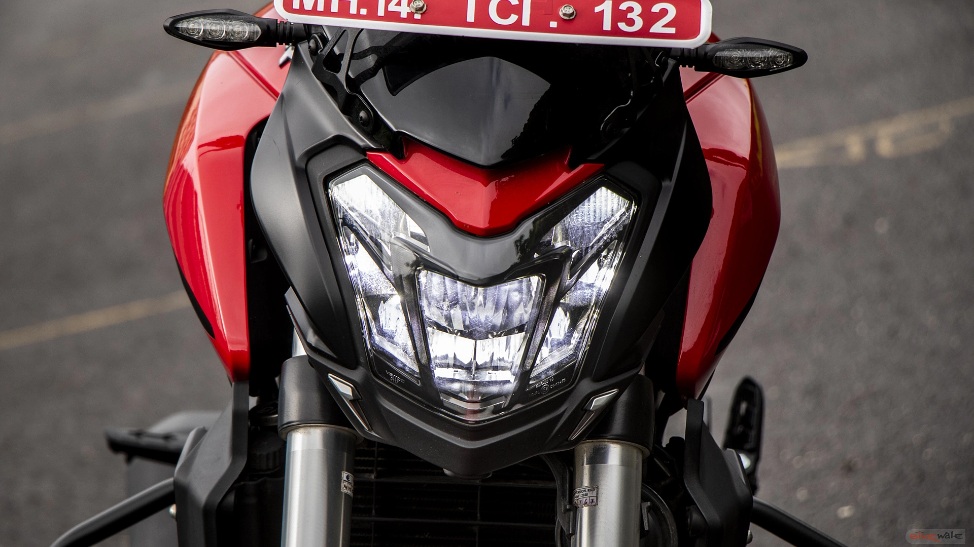 Bajaj Dominar 250 Colours in India, 3 Dominar 250 Colour Images - BikeWale Bajaj Dominar 250 Colours in India, 3 Dominar 250 Colour Images - BikeWale