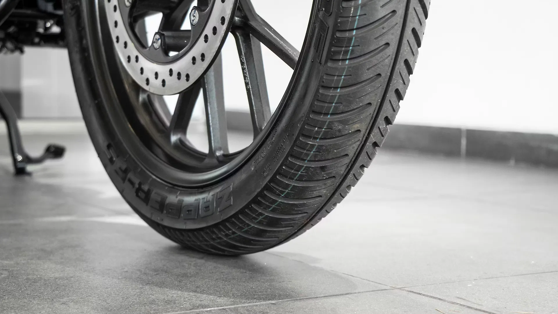 Honda Hness CB350 Pearl Igneous Black 