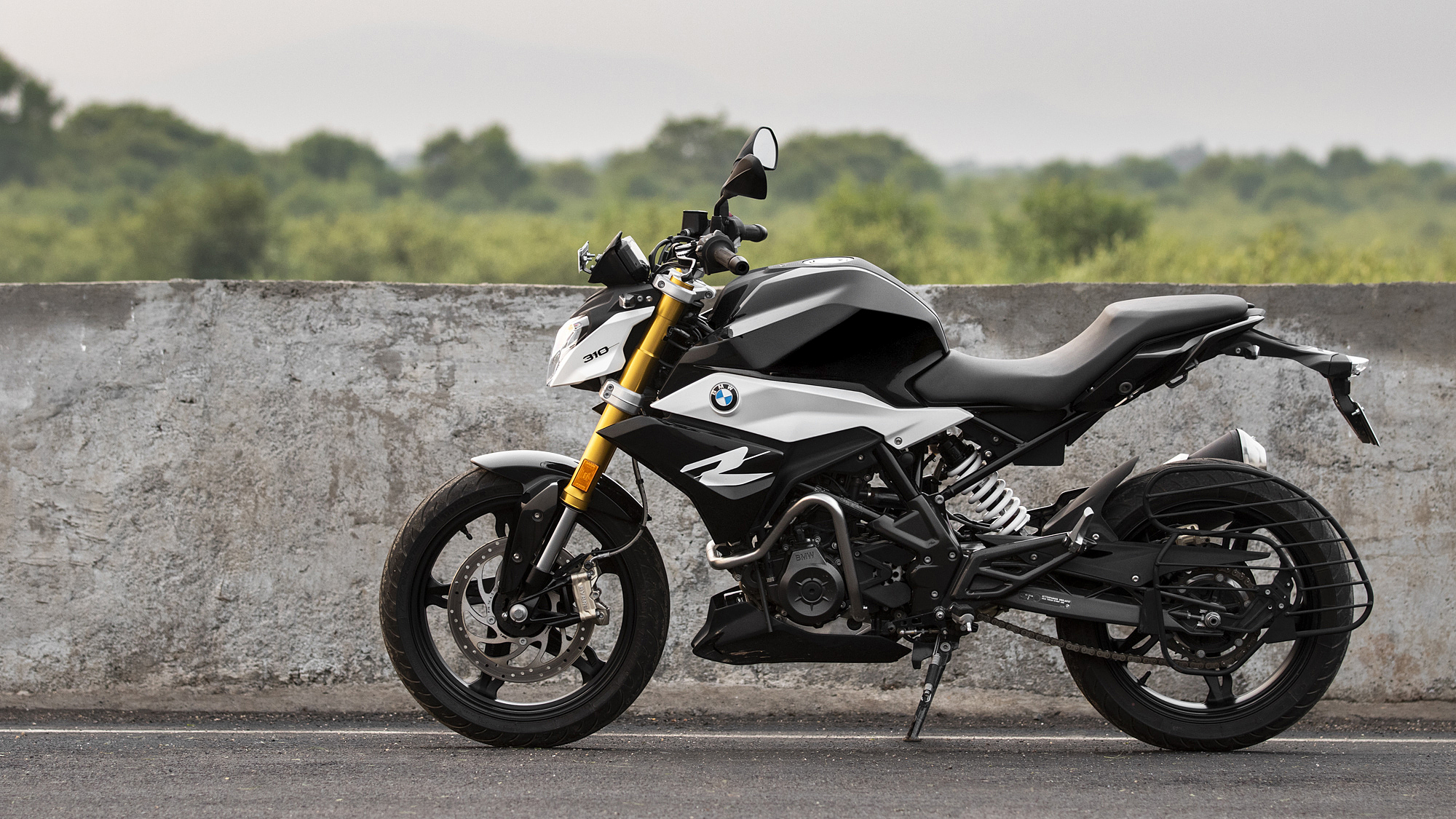 cosmic black bmw g310r