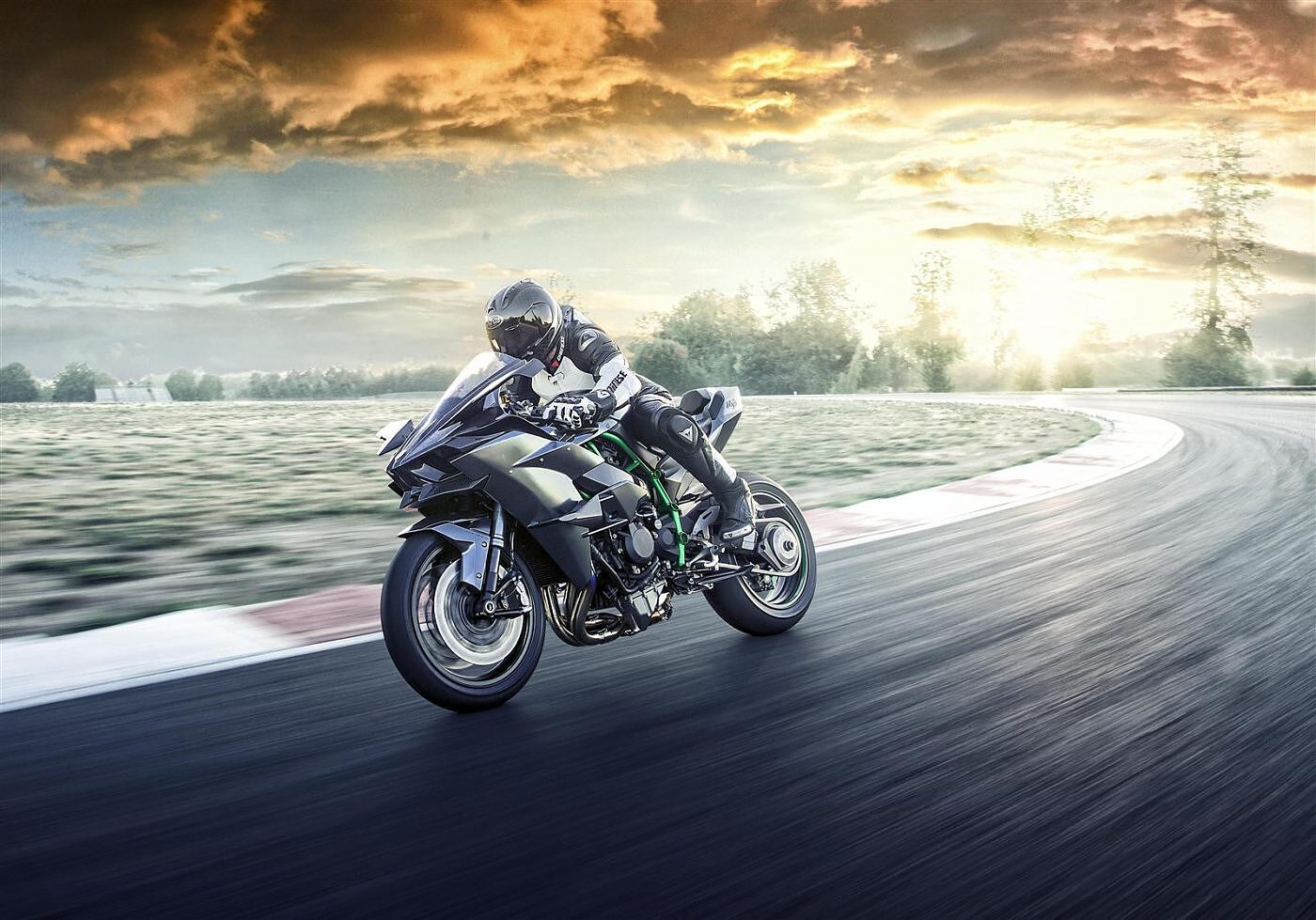 Kawasaki Ninja H2R Left Side View Image – BikeWale