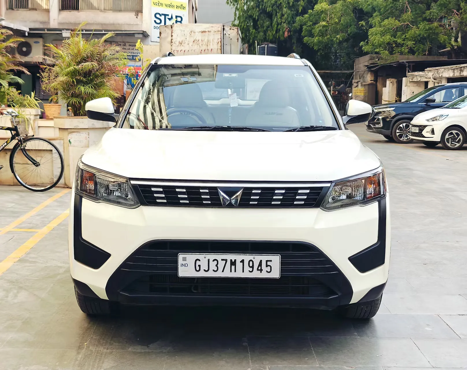 2023 Mahindra XUV300 W6 1.2 Petrol