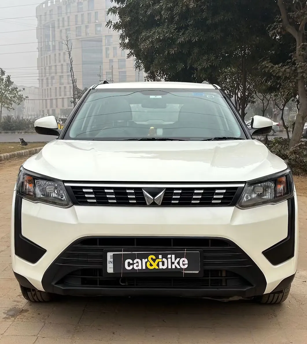 2023 Mahindra XUV300 W6 1.2 Petrol 2023 Mahindra XUV300 W6 1.2 Petrol