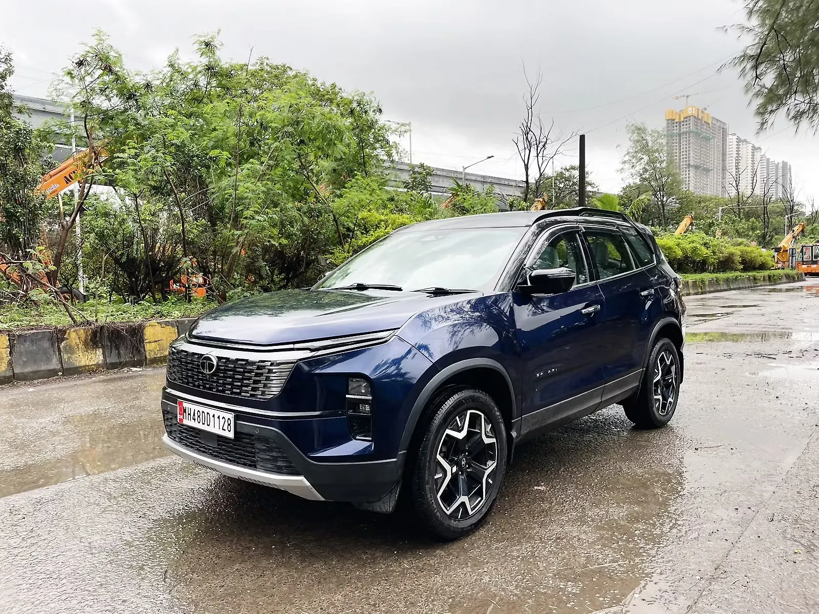 2024 Tata Safari Accomplished Plus 6 STR Dark Edition AT