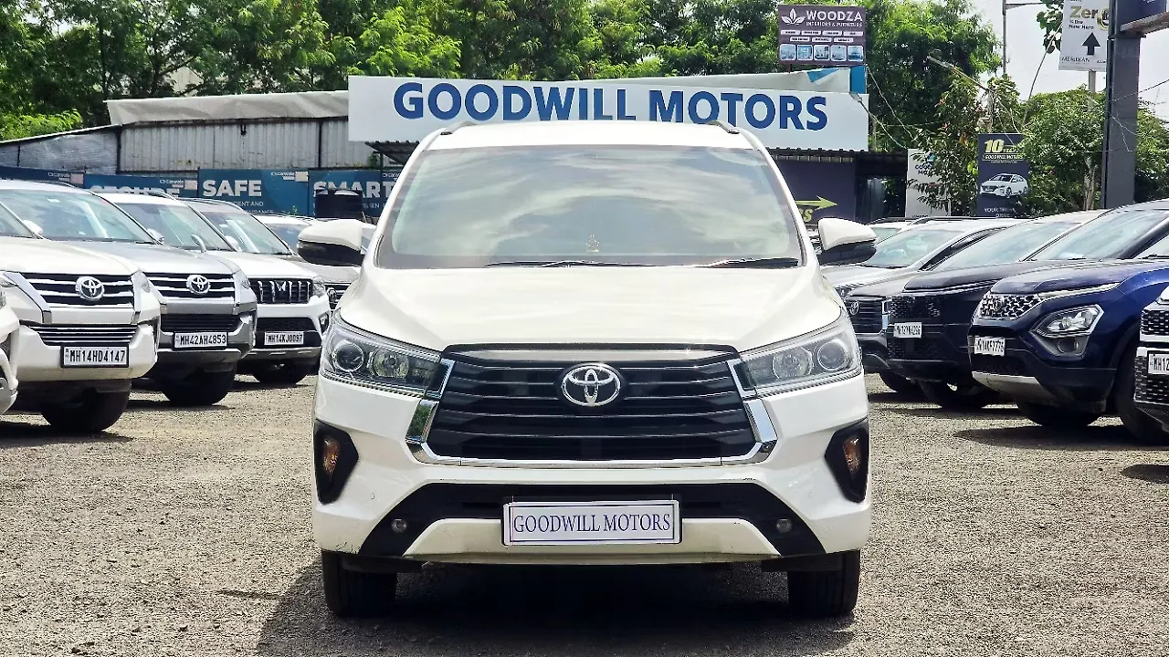 2022 Toyota Innova Crysta VX 2.4 8 STR 2022 Toyota Innova Crysta VX 2.4 8 STR