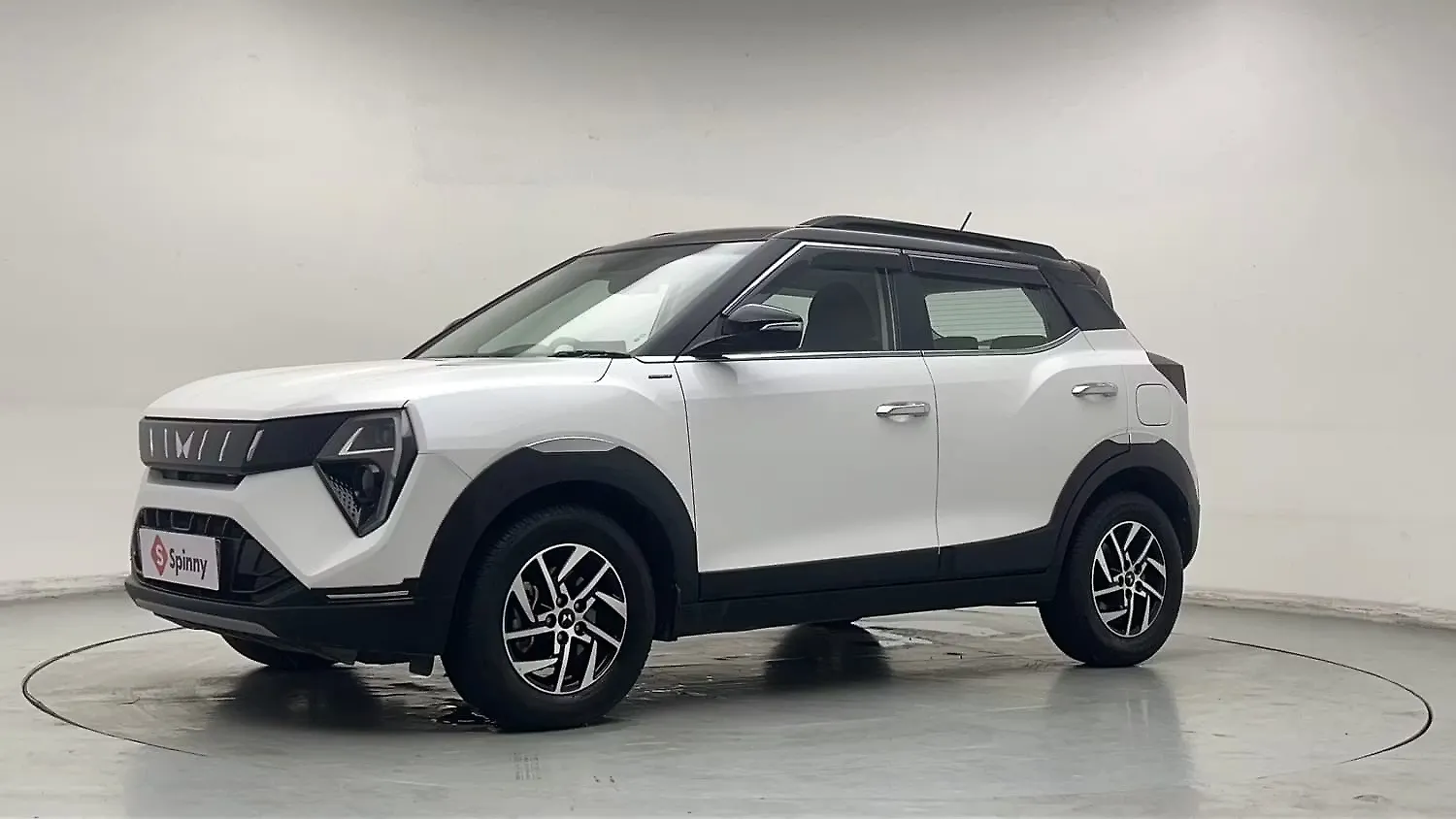 2024 Mahindra XUV 3XO AX5 Petrol 1.2L Turbo Automatic (TC) 2024 Mahindra XUV 3XO AX5 Petrol 1.2L Turbo Automatic (TC)