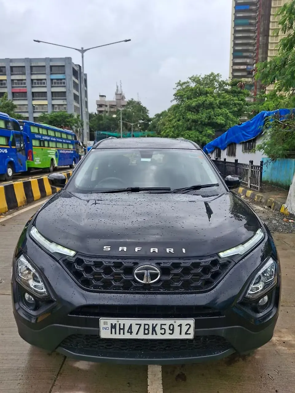 2023 Tata Safari XT Plus Dark Edition