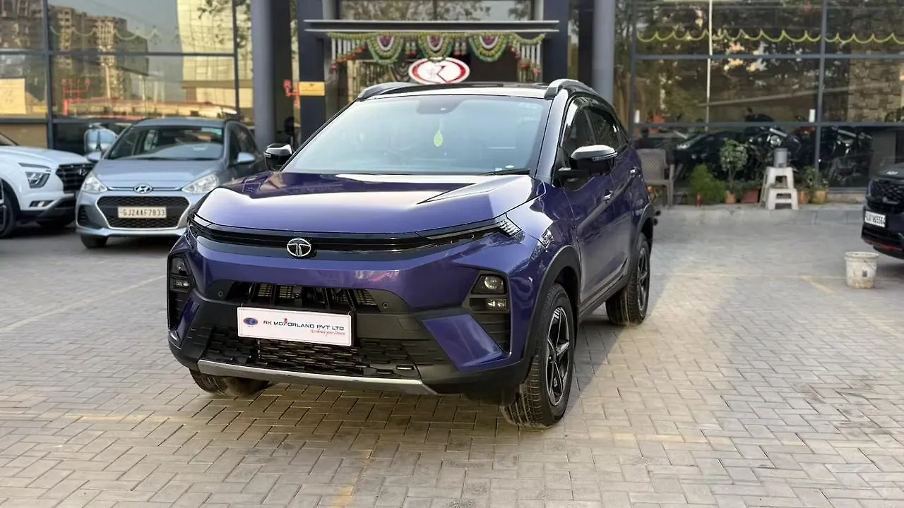 2024 Tata Nexon Fearless Plus (S) 1.5 Diesel 6AMT Dual Tone [2023-2025]