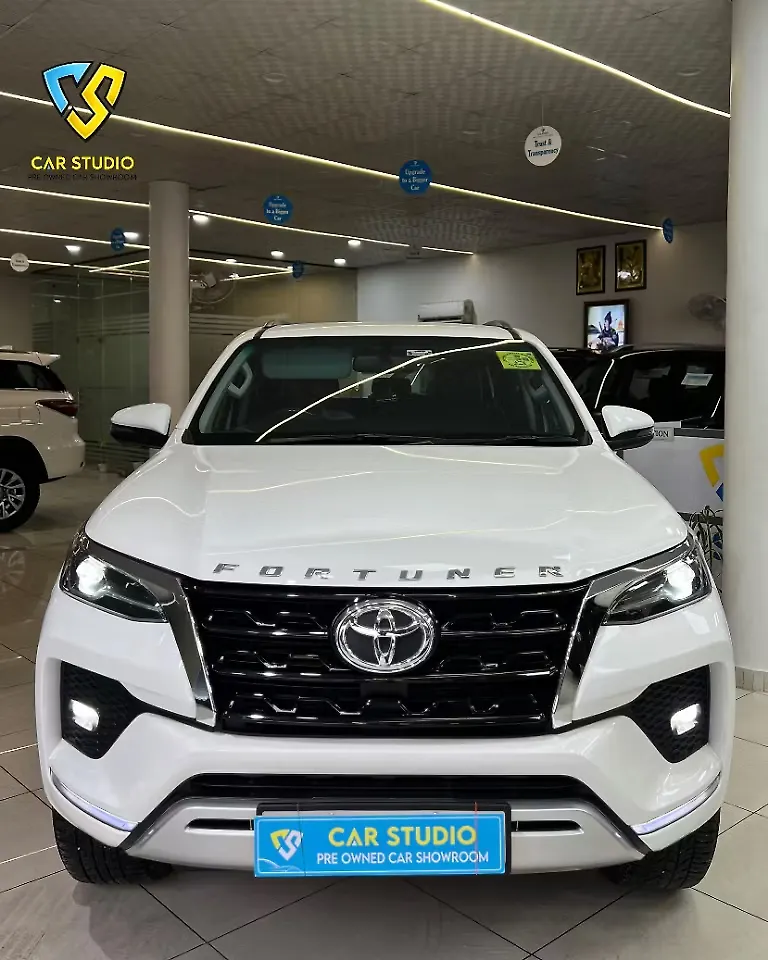 2025 Toyota Fortuner 4x2 2WD Diesel 2.8L Turbo Automatic 2025 Toyota Fortuner 4x2 2WD Diesel 2.8L Turbo Automatic