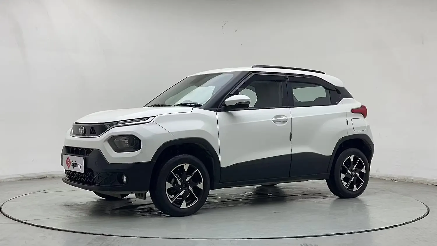 2024 Tata Punch Accomplished Dazzle Sunroof CNG