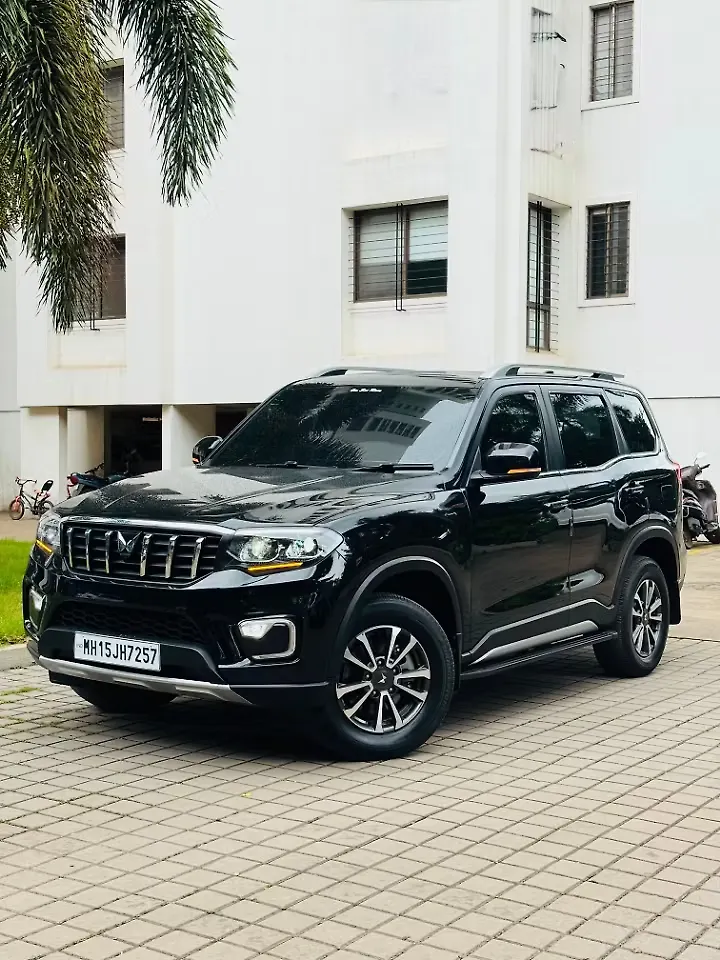 2023 Mahindra Scorpio N Z8 Diesel MT 2WD 7 STR [2023-2024]