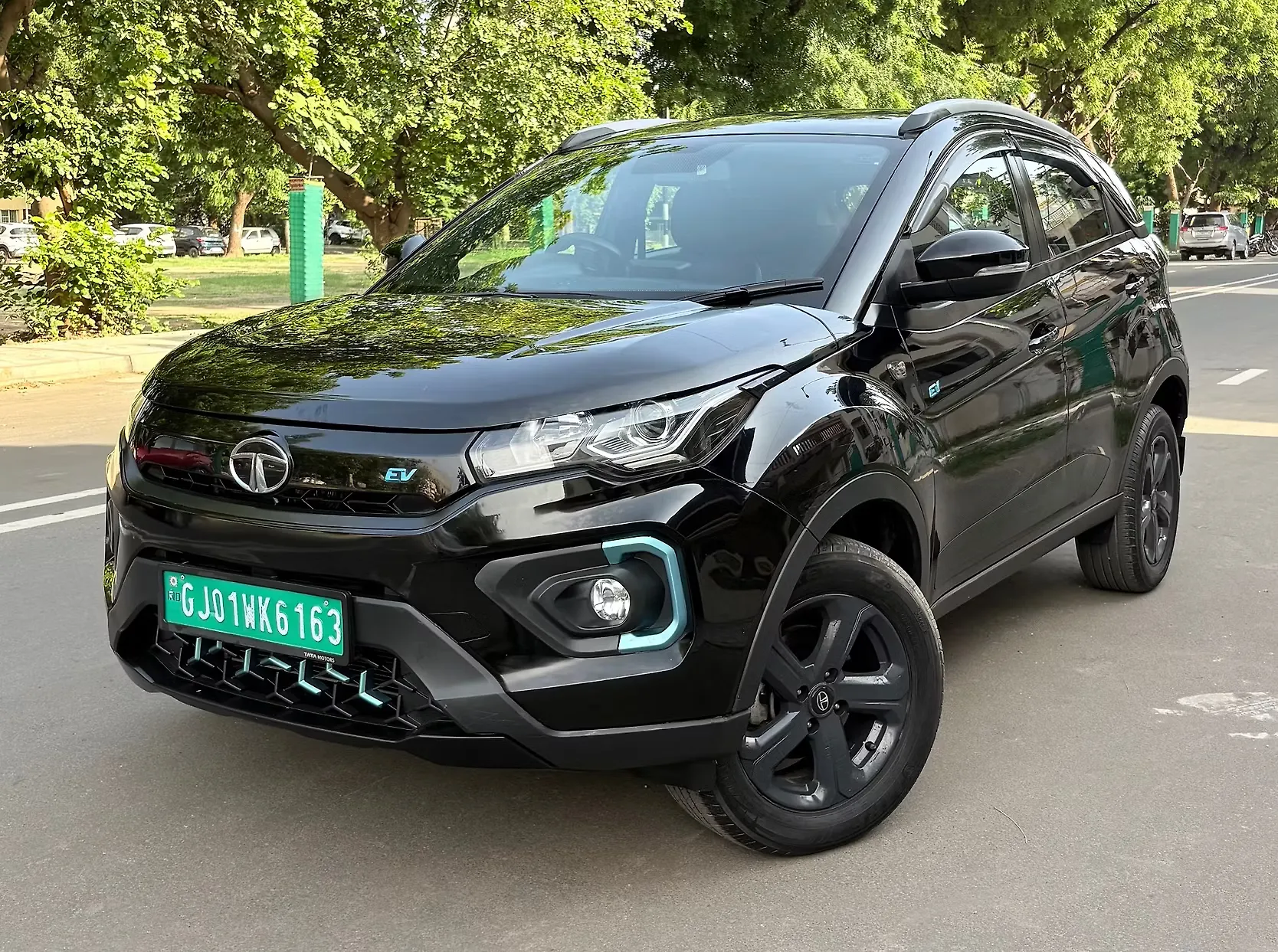 2023 Tata Nexon EV XZ Plus LUX Dark Edition