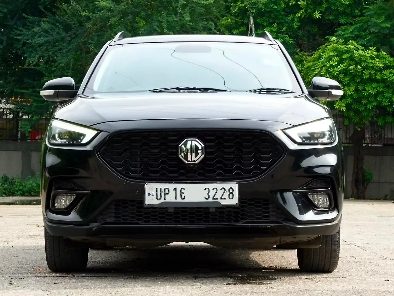 2023 MG Astor Smart CVT Black Storm