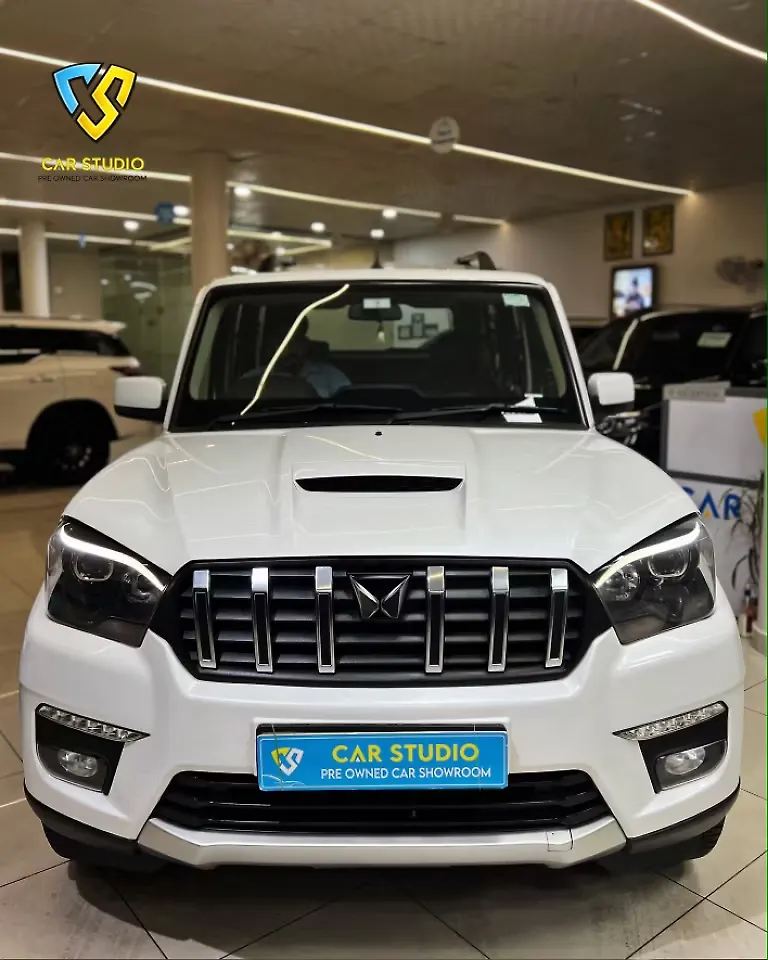2023 Mahindra Scorpio S11 MT 7S [2022]