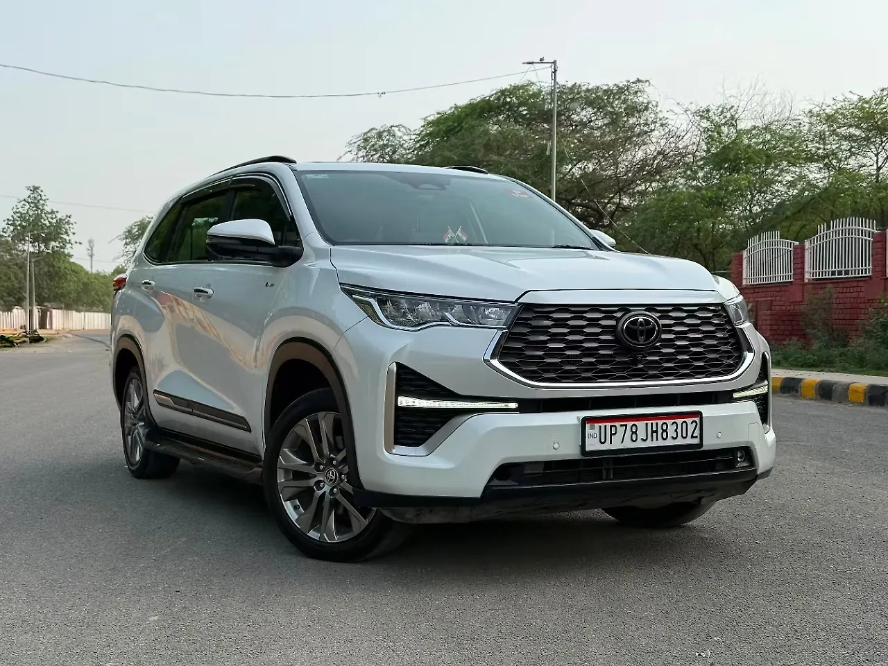 2025 Toyota Innova Hycross ZX (O) Hybrid (Electric + Petrol) Automatic (e-CVT) 7 STR Platinum White Pearl