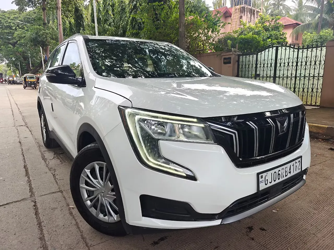 2025 Mahindra Old Generation XUV700 AX5 2WD Diesel 2.2L Turbo Automatic 7 STR