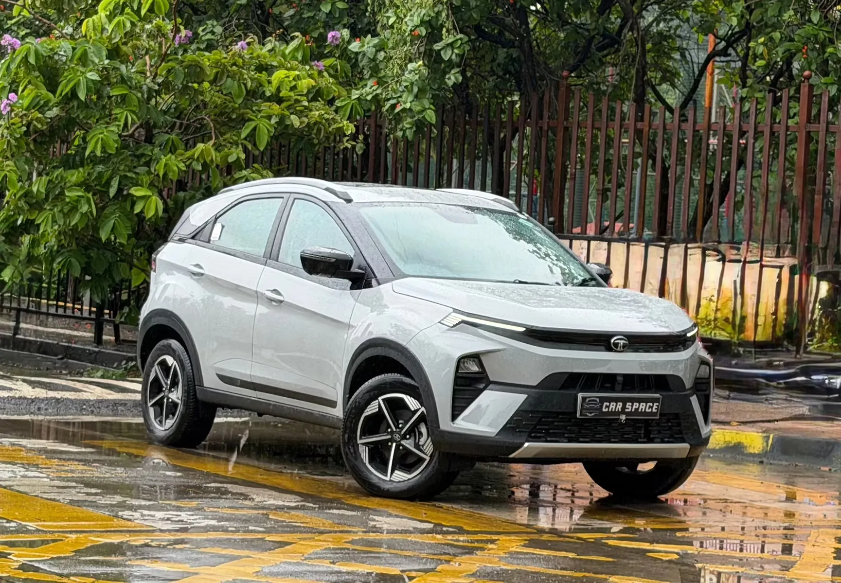2025 Tata Nexon Creative Plus (S) CNG 1.2L Turbo 6 Speed Manual Dark Edition