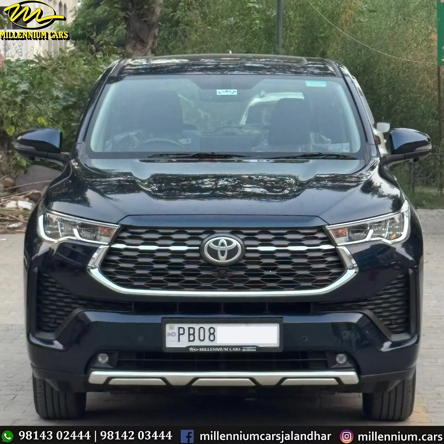 2025 Toyota Innova Hycross VX (O) Hybrid (Electric + Petrol) Automatic (e-CVT) 8 STR Platinum White Pearl