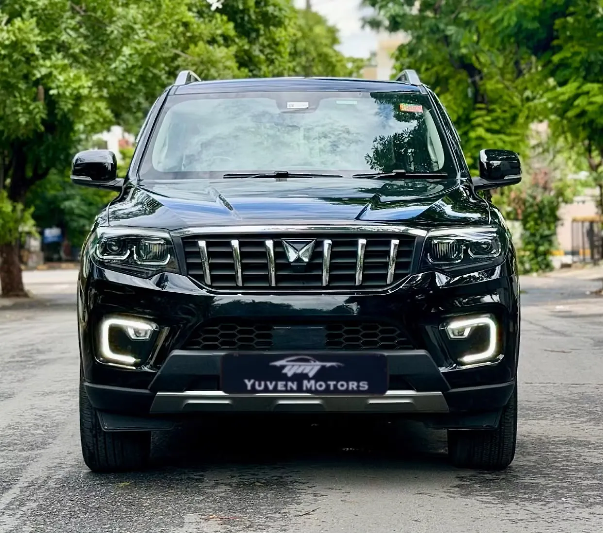 2025 Mahindra Scorpio N Z8 Diesel AT 4WD 7 STR [2022]