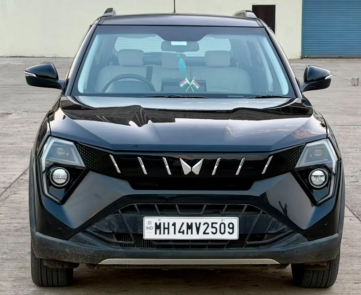 2025 Mahindra XUV 3XO AX7 Diesel 1.5L Turbo Manual Dual Tone