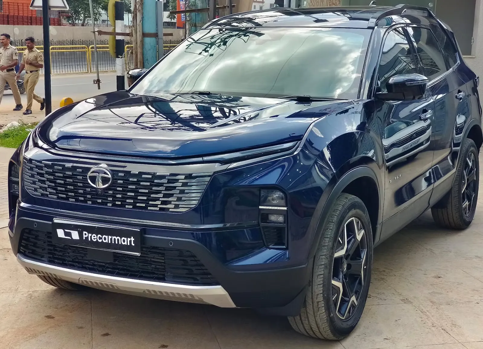 2024 Tata Safari Accomplished Plus Dual Tone AT 7 STR