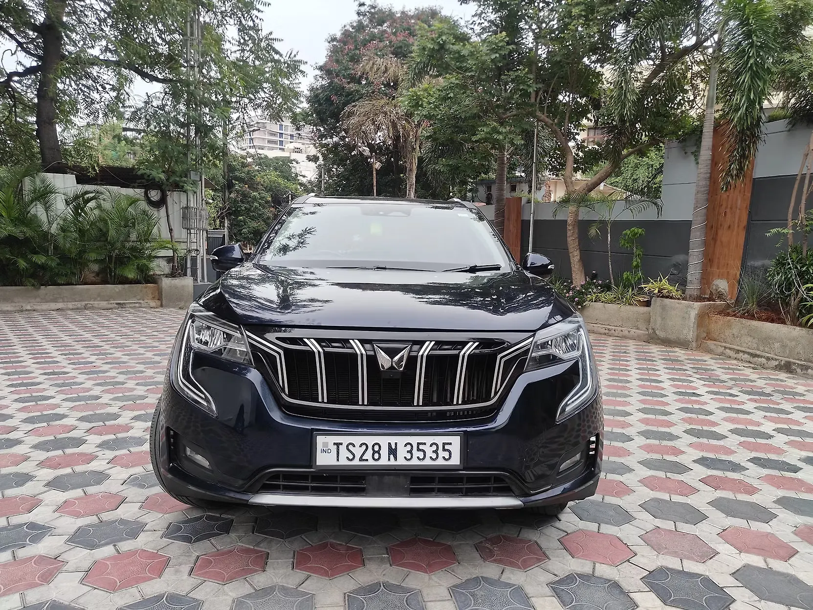 2022 Mahindra Old Generation XUV700 AX 7 Diesel AT AWD Luxury Pack 7 STR [2021]