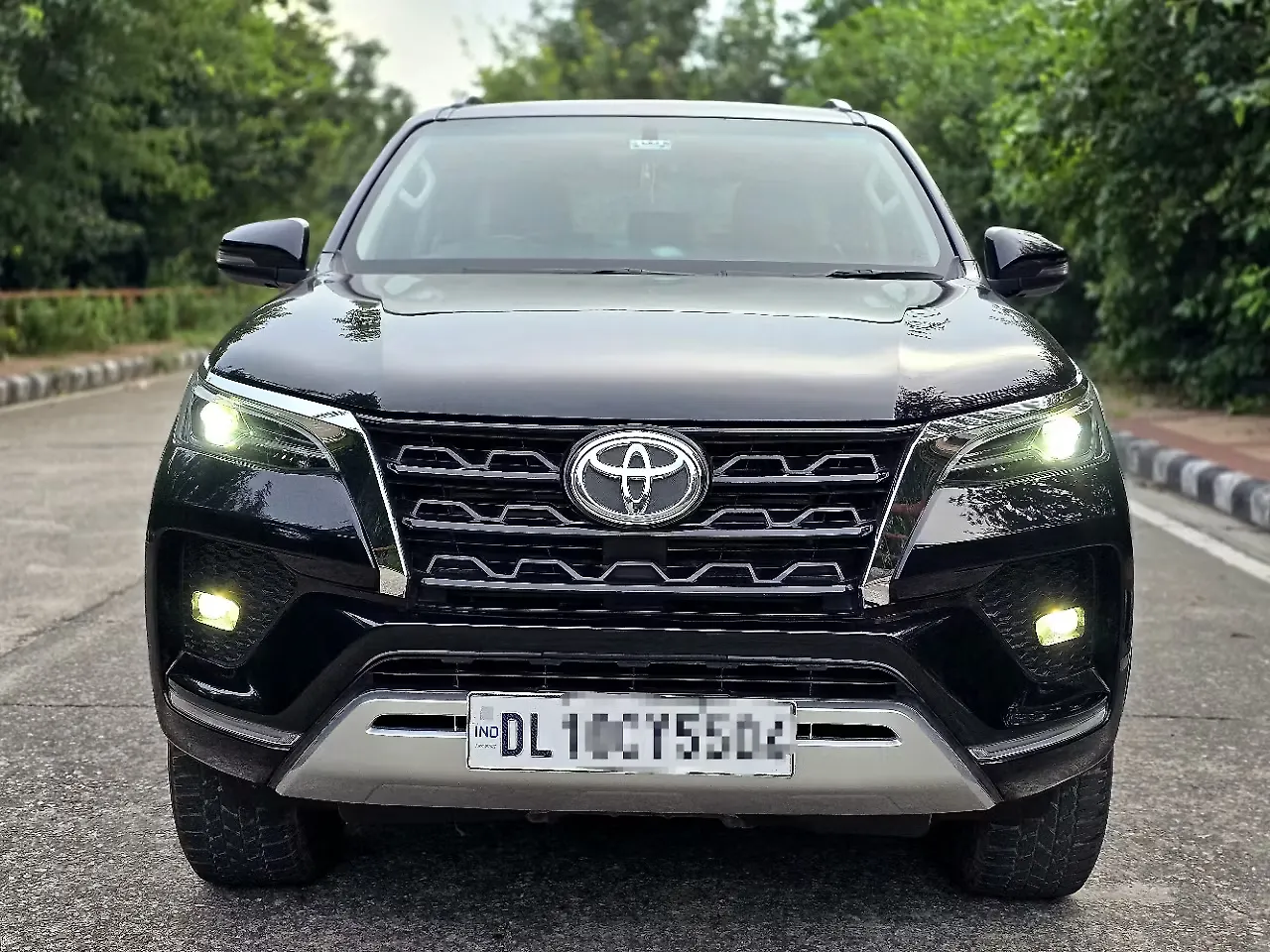 2024 Toyota Fortuner 4x2 2WD Diesel 2.8L Turbo 6 Speed Manual 2024 Toyota Fortuner 4x2 2WD Diesel 2.8L Turbo 6 Speed Manual