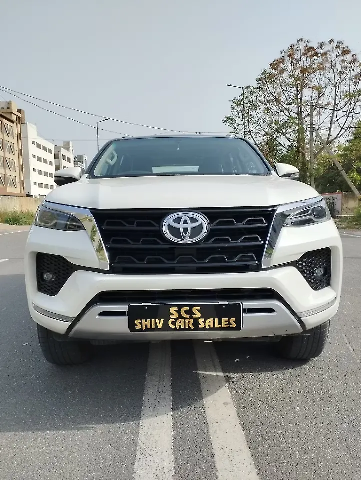 2025 Toyota Fortuner 4x2 2WD Petrol 2.7L Automatic 2025 Toyota Fortuner 4x2 2WD Petrol 2.7L Automatic