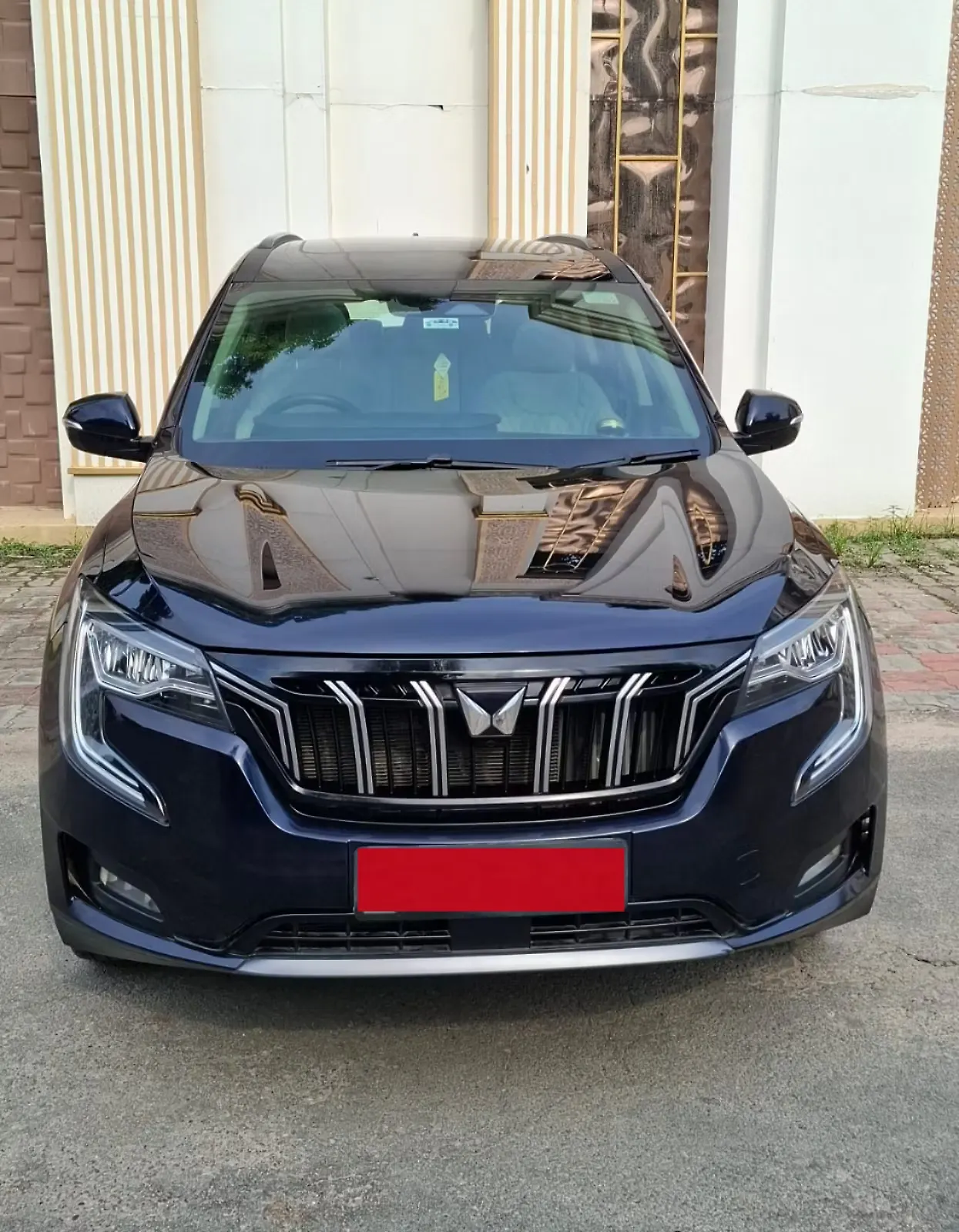 2025 Mahindra Old Generation XUV700 AX7 Luxury Pack 2WD Diesel 2.2L Turbo Automatic 7 STR 2025 Mahindra Old Generation XUV700 AX7 Luxury Pack 2WD Diesel 2.2L Turbo Automatic 7 STR