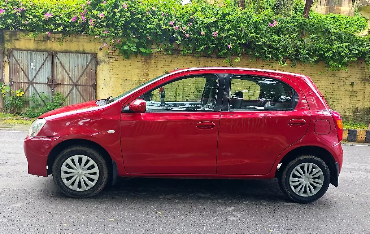 2011 Toyota Etios Liva V