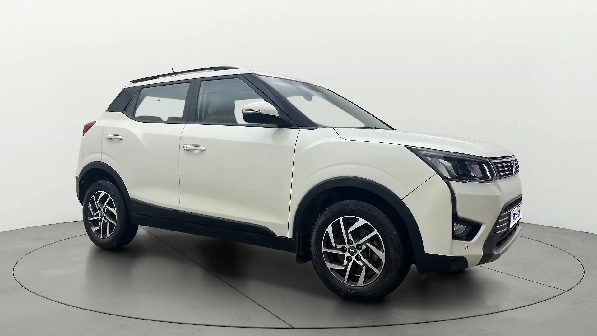 2022 Mahindra XUV300 W8 (O) 1.2 Petrol AMT