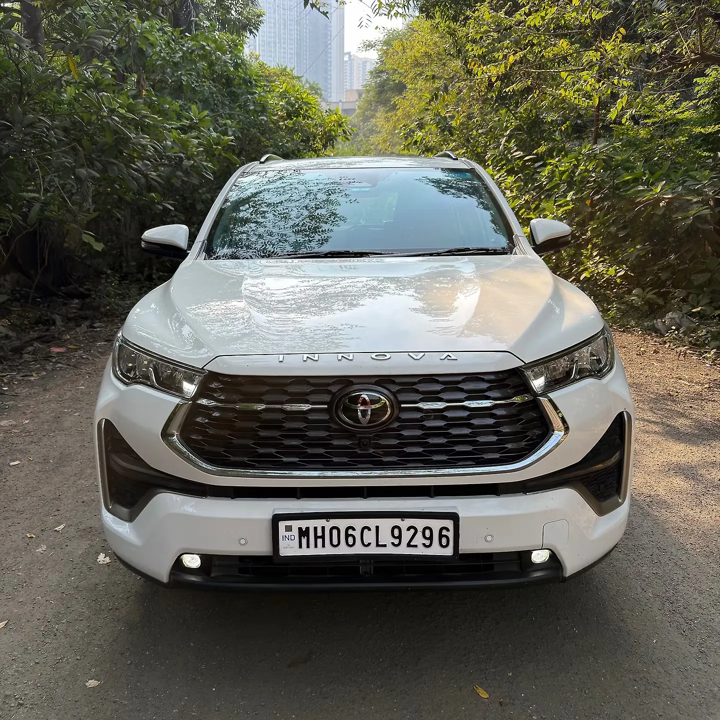 2025 Toyota Innova Hycross ZX Hybrid (Electric + Petrol) Automatic (e-CVT) 7 STR Platinum White Pearl