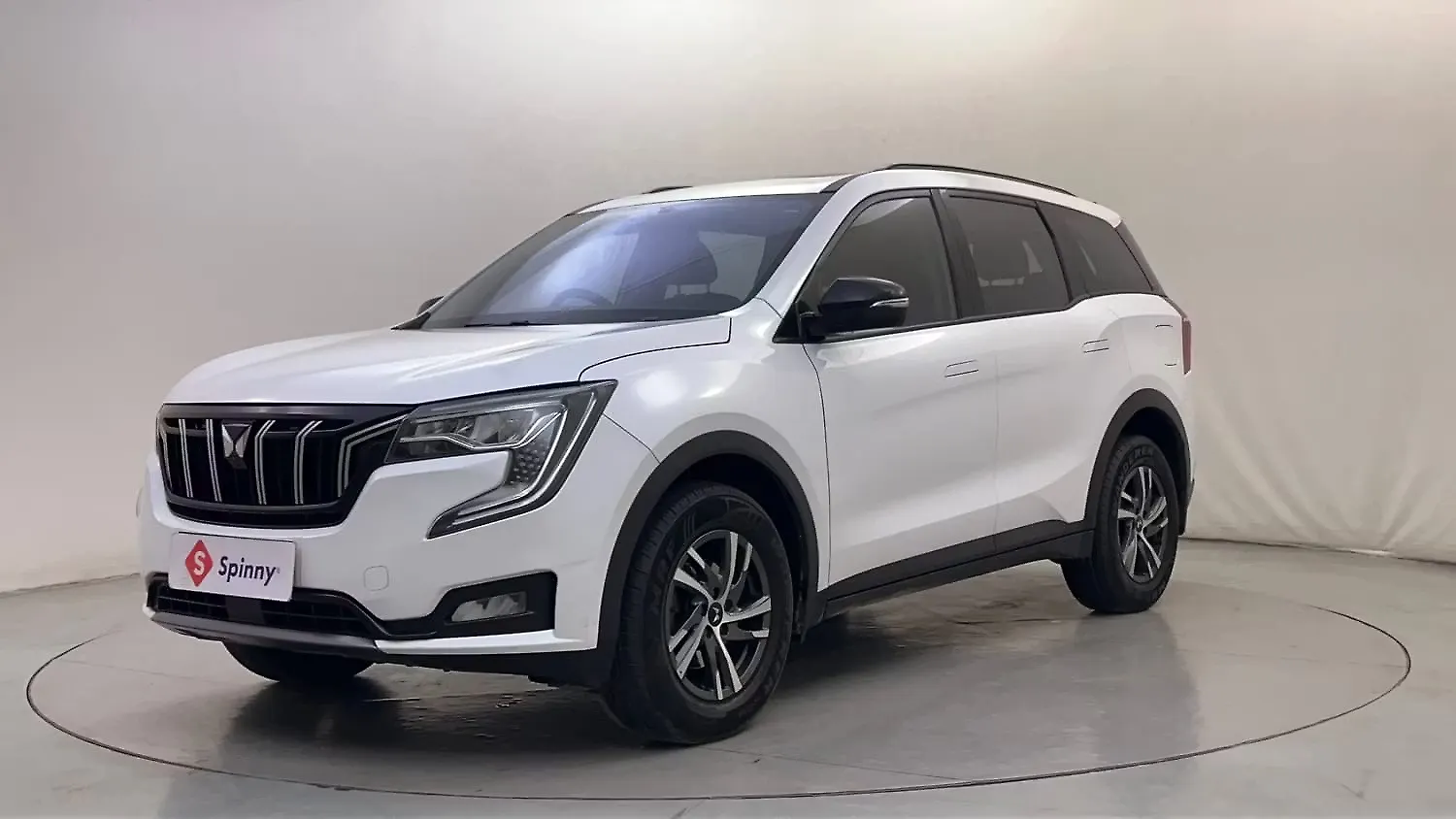 2025 Mahindra Old Generation XUV700 AX5 2WD Diesel 2.2L Turbo Automatic 7 STR